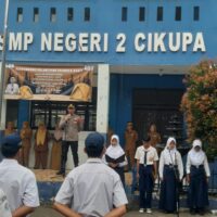 Kapolsek Cikupa Jadi Irup Upacara Bendera di SMPN 2 Cikupa, Sampaikan Pesan Kamtibmas