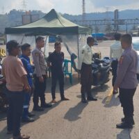 Personel Samapta KSKP Merak Polres Cilegon Gencarkan Patroli Dialogis di Kawasan Pelabuhan
