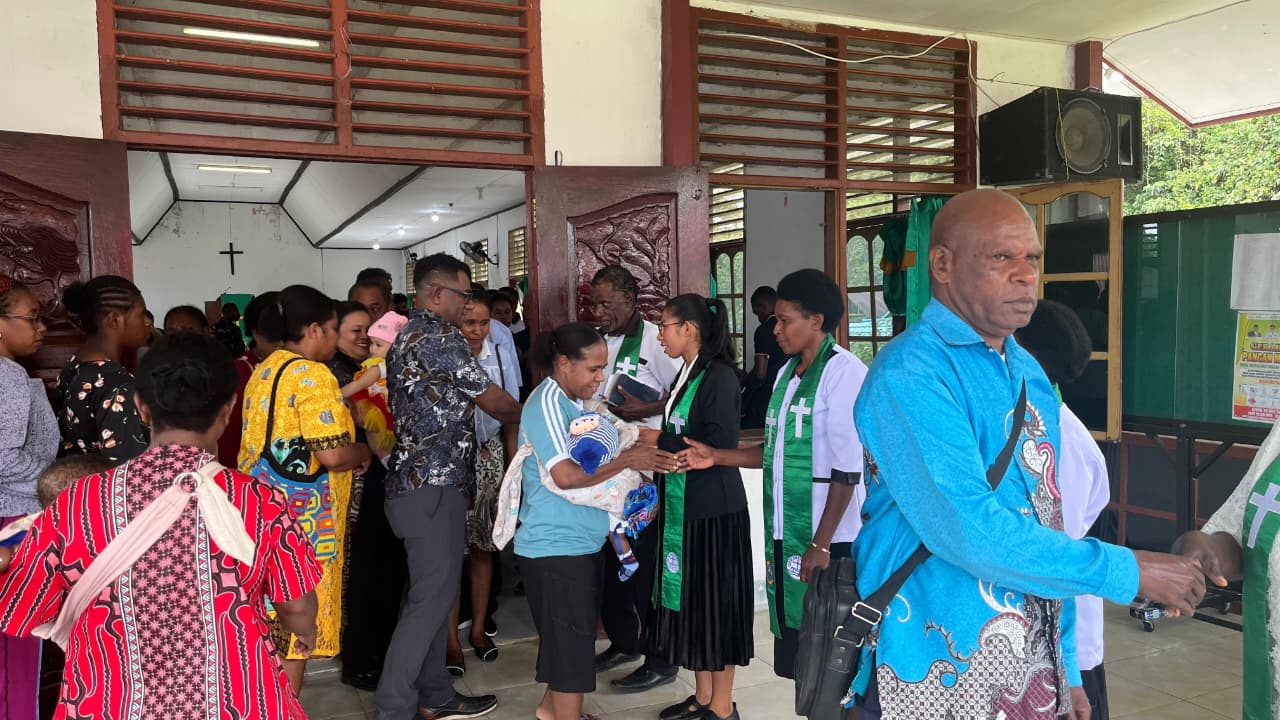 Kapolres Maybrat Sampaikan Pesan Kamtibmas di Jemaat GKI Sion Kumurkek