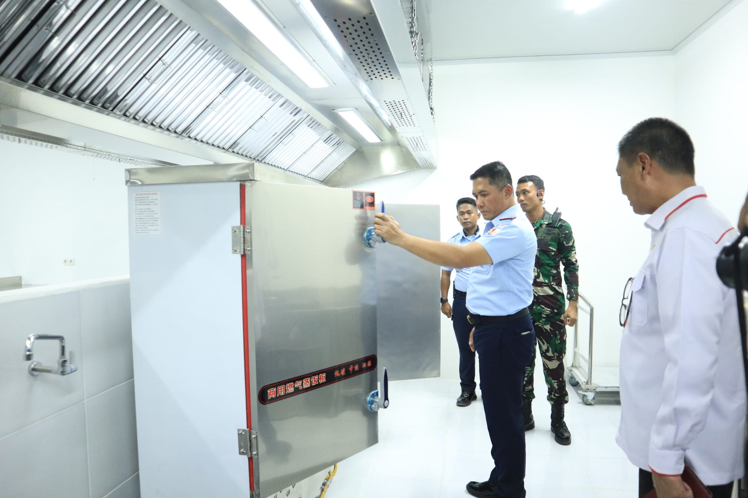 Diresmikan Kasau Secara Serentak, SPPG Lanud Sultan Hasanuddin Siap Operasional dan Salurkan 4.500 Makanan Bergizi