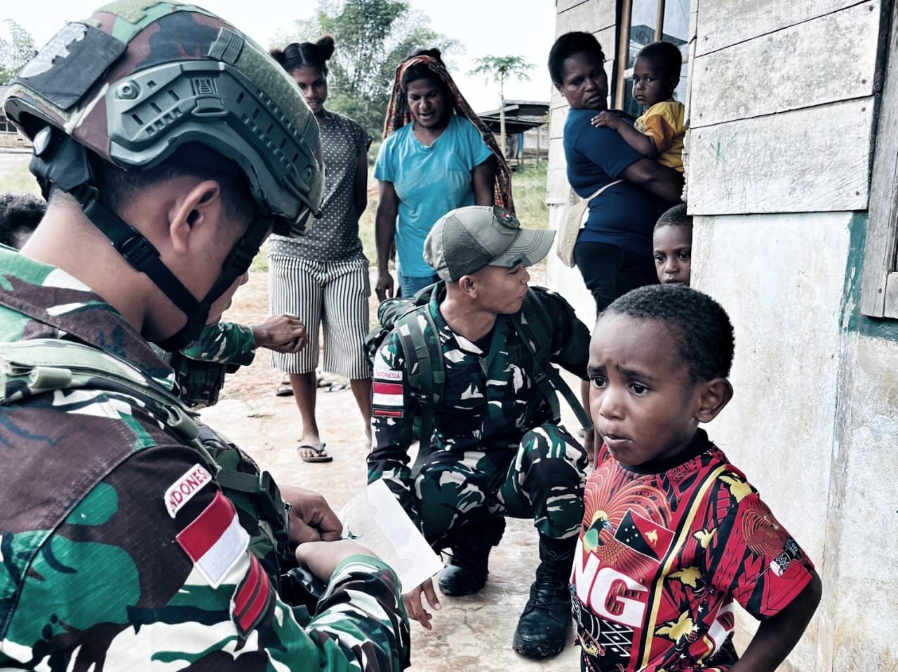 Satgas Yonif 126/KC Menyatu dengan Rakyat: Anjangsana dan Yankes Jadi Bukti Cinta di Perbatasan