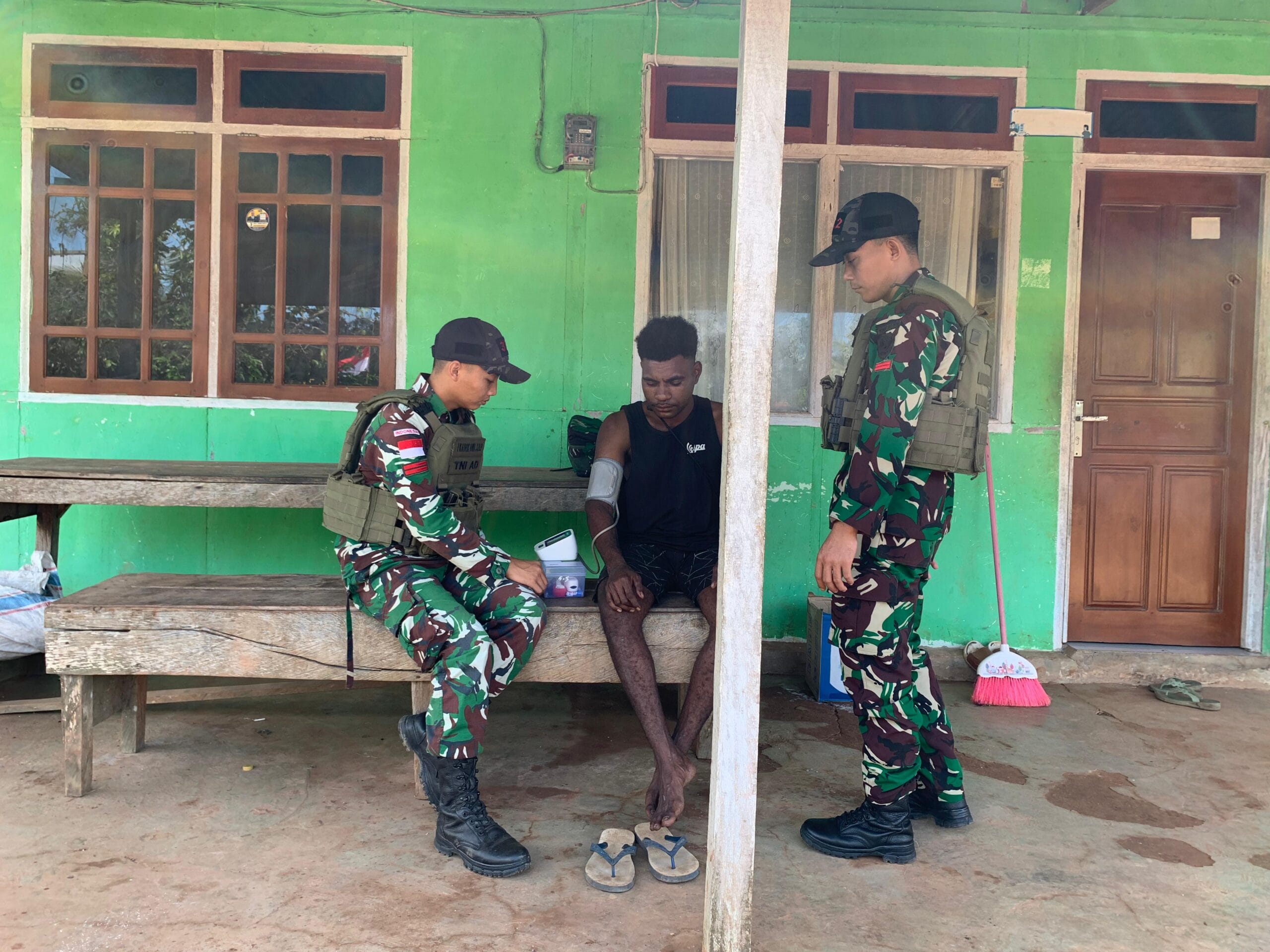 Demi Senyum Sehat Warga Perbatasan, Satgas 312/KH Turun Tangan