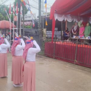 Danramil 05/MJ Bersama Forkopimcam Semangati Peserta Gerak Jalan Indah dalam Rangka HUT RI ke-80