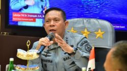 Kepala Bakamla RI Beri Pengarahan kepada Personel Zona Tengah di Manado