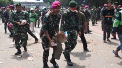 Redam Aksi Massa Prajurit TNI Laksanakan Aksi Humanis