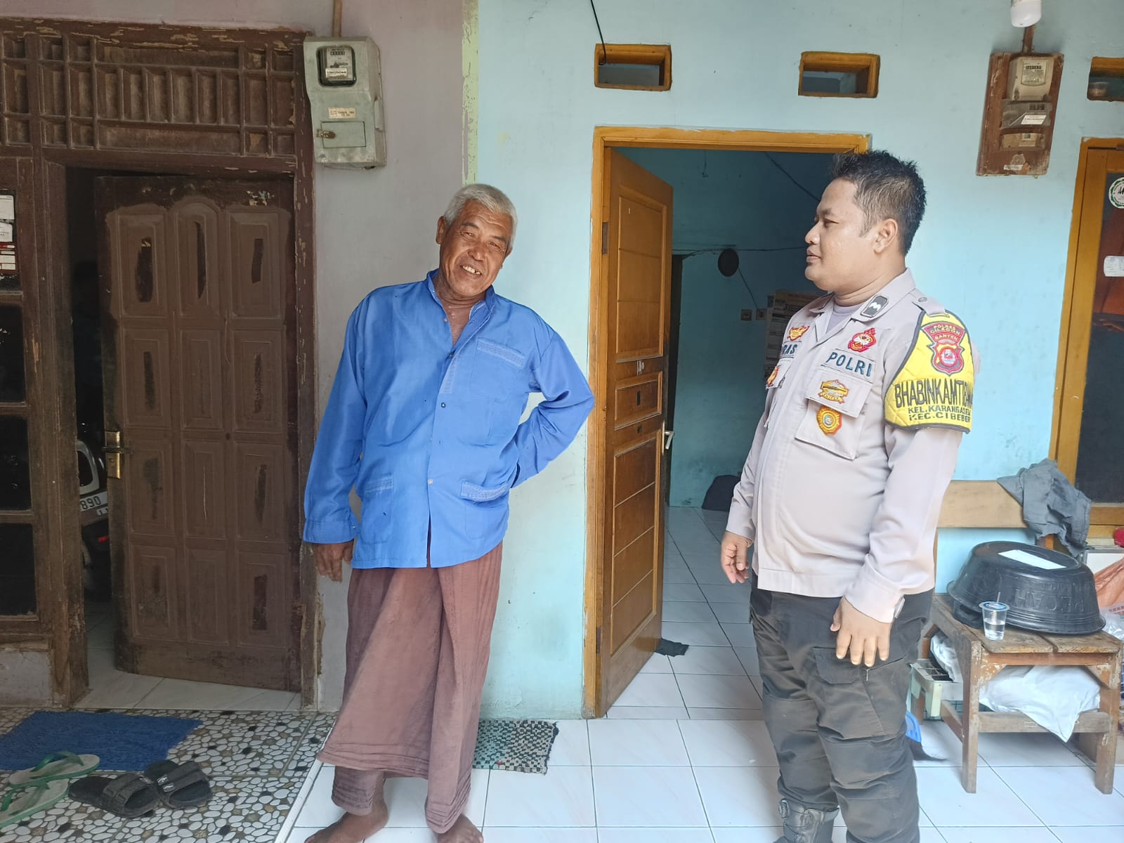 Perkuat Kemitraan, Bhabinkamtibmas Polsek Cibeber Sambangi Warga