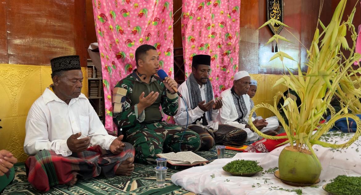 Bersama Masyarakat, Satgas Yonif 410/Alugoro Peringati Maulid Nabi Muhammad SAW di Papua