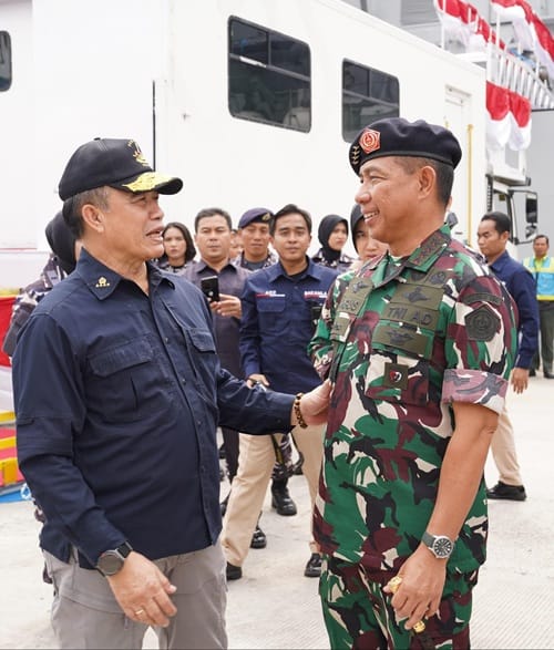Panglima TNI Dampingi Menhan RI Sambut Kedatangan KRI Brawijaya-320 Di Tanah Air Panglima TNI Dampingi Menhan RI Sambut Kedatangan KRI Brawijaya-320 Di Tanah Air