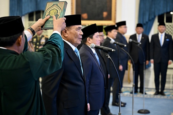 Panglima TNI Hadiri Penganugerahan Pangkat Istimewa dan Pelantikan Menteri Kabinet Merah Putih di Istana Negara