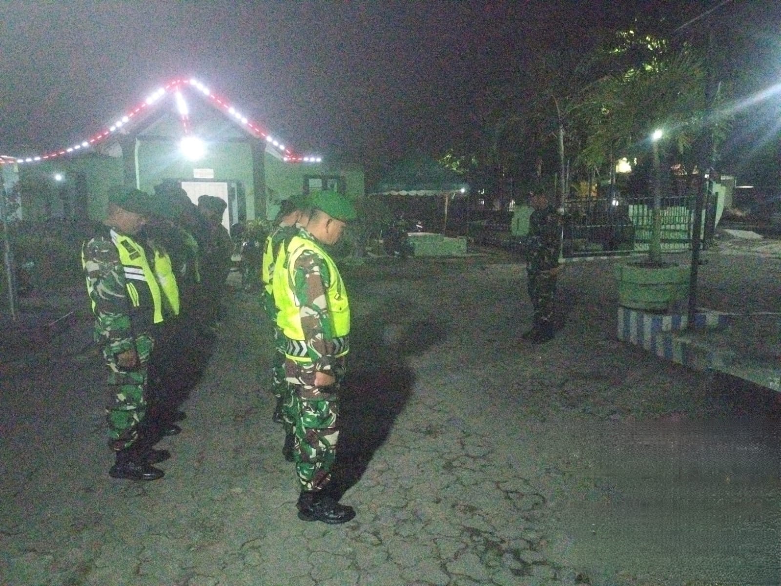 Cegah Potensi Gangguan Kamtibmas, Kodim 0820/Probolinggo Melalui Koramil Jajaran Gelar Siskamling