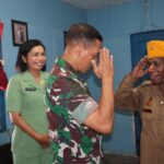 Air Mata Haru di Hari Bahagia Saat Pangdam Bersama Ketua Persit KCK Daerah XVIII/Kasuari Jalin Kasih dengan Veteran dan Warakawuri