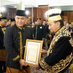Dandim 0906/Kkr Terima Anugerah Gelar Kebangsawanan dari Kesultanan Kutai Kartanegara Ing Martadipura Dandim 0906/Kkr Terima Anugerah Gelar Kebangsawanan dari Kesultanan Kutai Kartanegara Ing Martadipura