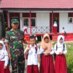 Kunjungi Sekolah Dasar, Babinsa Ritan Baru Tekankan Pentingnya Kebersihan Kunjungi Sekolah Dasar, Babinsa Ritan Baru Tekankan Pentingnya Kebersihan