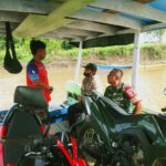 Komsos, Babinsa Bukit Jering Tekankan Keselamatan Pengguna Transportasi Sungai Komsos, Babinsa Bukit Jering Tekankan Keselamatan Pengguna Transportasi Sungai