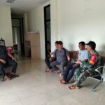 Jaga Silaturahmi Tetap Baik, Babinsa Rutin Lakukan Komsos dengan Warga Jaga Silaturahmi Tetap Baik, Babinsa Rutin Lakukan Komsos dengan Warga