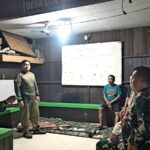 Babinsa Ajak Warga Tingkatkan Keamanan Melalui Siskamling Babinsa Ajak Warga Tingkatkan Keamanan Melalui Siskamling