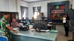 Babinsa Lakukan Komsos Bersama Kaur Desa Untuk  Mencocokkan Data Yang Ada Di Wilayah