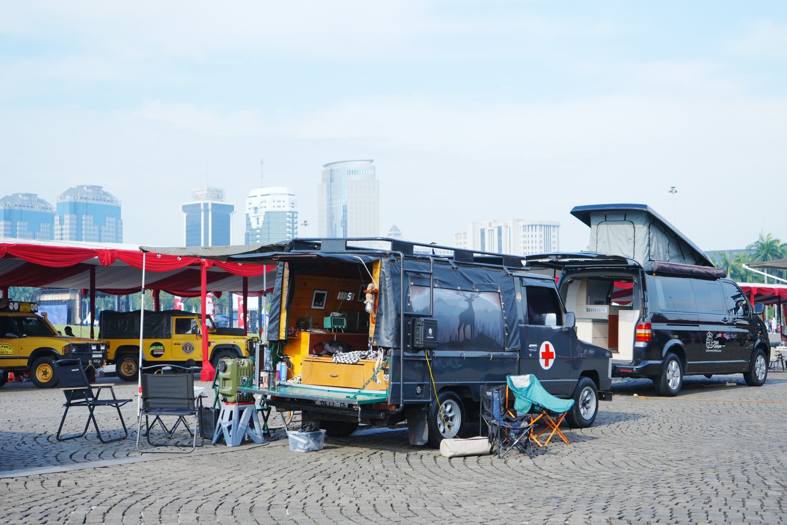 320 Kendaraan Legendaris Meriahkan Pesta Rakyat HUT ke-80 TNI di Monas