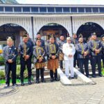 Dandim 0906/Kkr Bersama Forkopimda Ziarah Makam Para Raja Dalam Rangka Peringati Hari Jadi Kota Tenggarong Dandim 0906/Kkr Bersama Forkopimda Ziarah Makam Para Raja Dalam Rangka Peringati Hari Jadi Kota Tenggarong