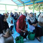 Ratusan Warga Tidore Terima Bantuan Sembako dari Kodim 1505/Tidore Ratusan Warga Tidore Terima Bantuan Sembako dari Kodim 1505/Tidore