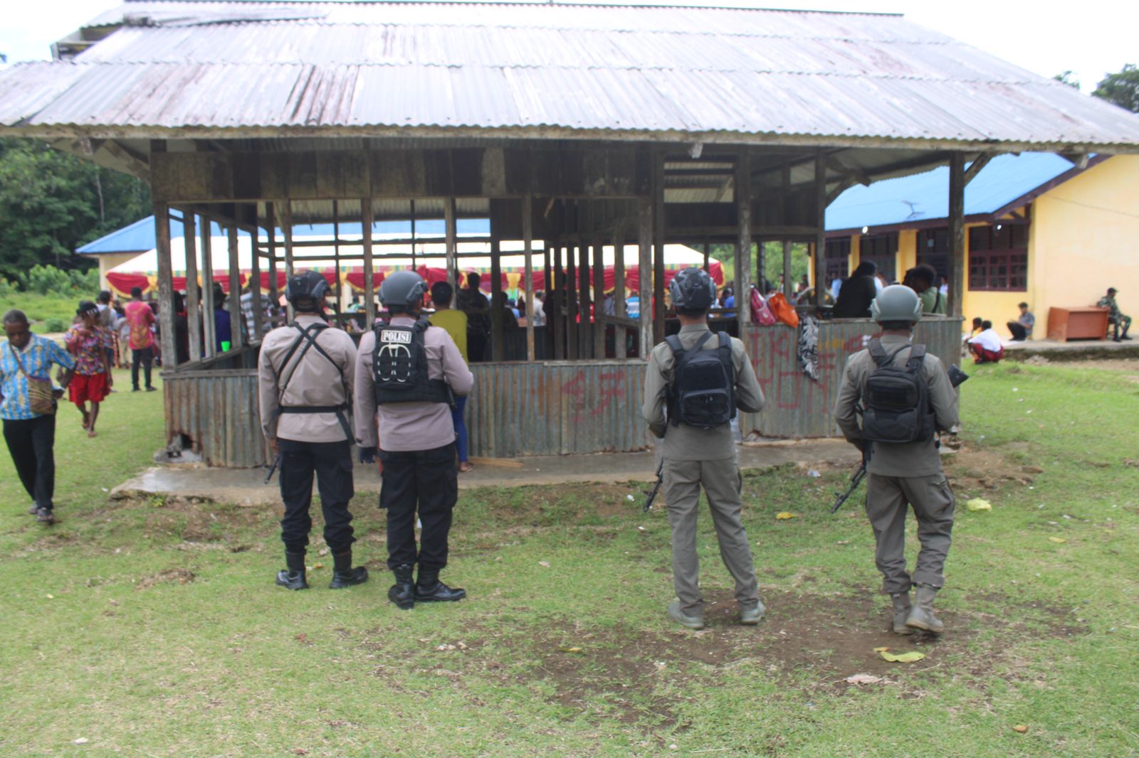 Polres Maybrat Laksanakan Pengawalan dan Pengamanan Launching Program Sekolah Sepanjang Hari (SSH) di Dua Sekolah