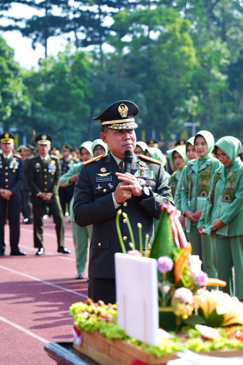 Wakil Gubernur Akmil Pimpin Jalannya Upacara HUT ke-80 TNI