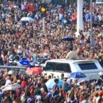 Rakyat Padati Jalan Kebesaran, Iringi Presiden Prabowo Menuju Upacara HUT ke-80 TNI