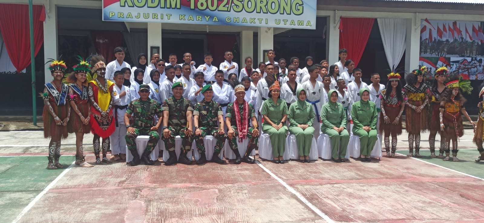 Kunjungan Kerja Pangdam XVIII/Kasuari dan Ramah Tamah Bersama Forkopimda di Kodim 1802/Sorong Kunjungan Kerja Pangdam XVIII/Kasuari dan Ramah Tamah Bersama Forkopimda di Kodim 1802/Sorong