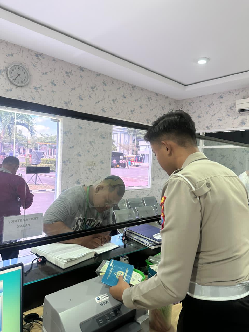 Polres Tuban Tegaskan Pentingnya Prosedur Pengambilan BPKB dalam Kegiatan POLANTAS MENYAPA, AKP Moh. Imam Reza: Ikuti Proses dengan Tepat!