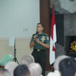 Gubernur Akademi Militer Beri Pengarahan Bintal Terpadu Bahas Dampak Smartphone, Judol, dan Pinjol