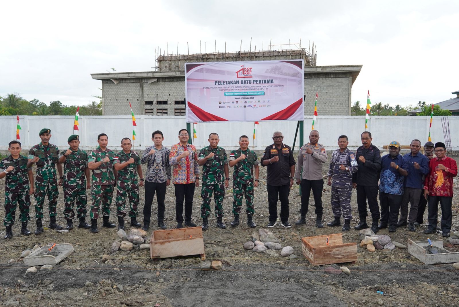 Dandim 1710/Mimika Dampingi Kasdam XVII/Cenderawasih Hadiri Groundbreaking Pembangunan Koperasi Desa dan Kampung Merah Putih