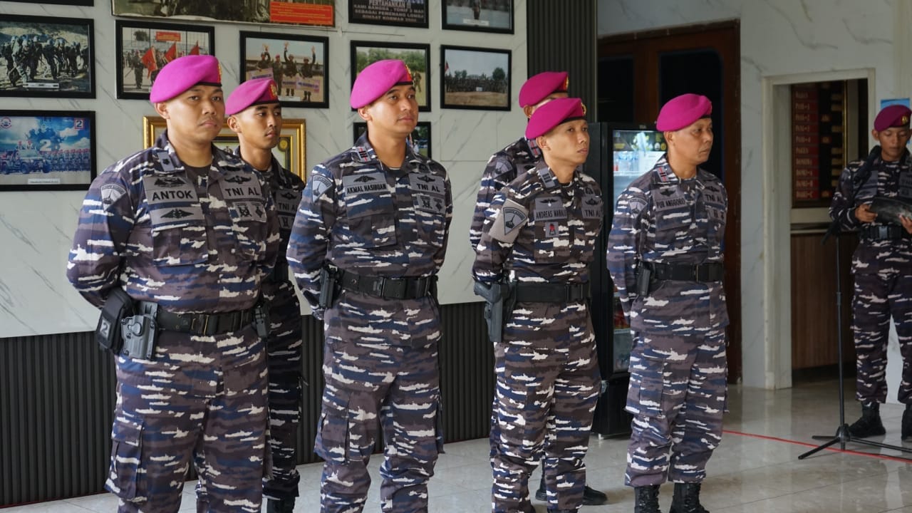 Danyonif 2 Marinir Pimpin Pengukuhan Bintara Utama Batalyon, Kompi, dan Penerimaan Prajurit yang Telah Menyelesaikan Pendidikan Bintara Singkat