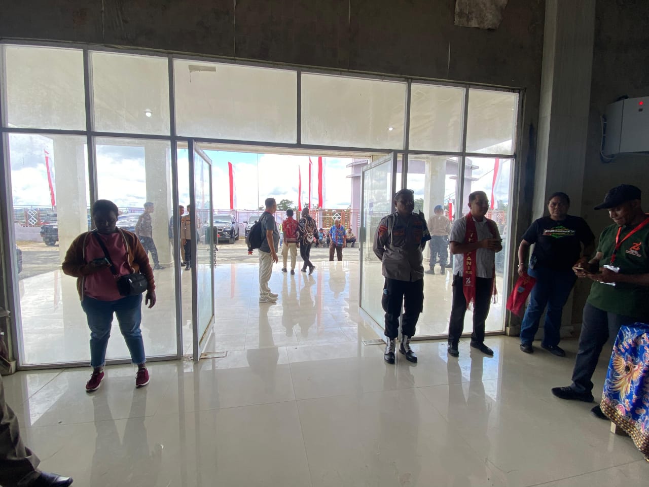Polres Maybrat Laksanakan Pengamanan Seminar Dan Diskusi Sehari Dalam Rangka Hut Ke-74 Theofani Di Bumi A3