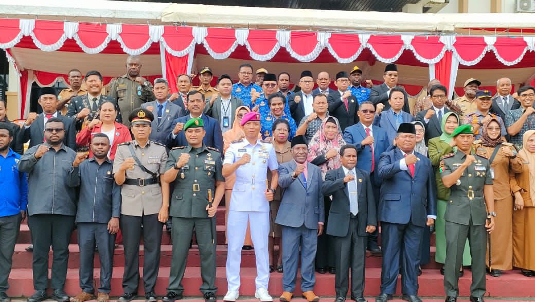 Gubernur Papua Barat Daya Elisa Kambu Pimpin Upacara Sumpah Pemuda ke-97: “Pemuda Bergerak, Indonesia Bersatu” Gubernur Papua Barat Daya Elisa Kambu Pimpin Upacara Sumpah Pemuda ke-97: “Pemuda Bergerak, Indonesia Bersatu”