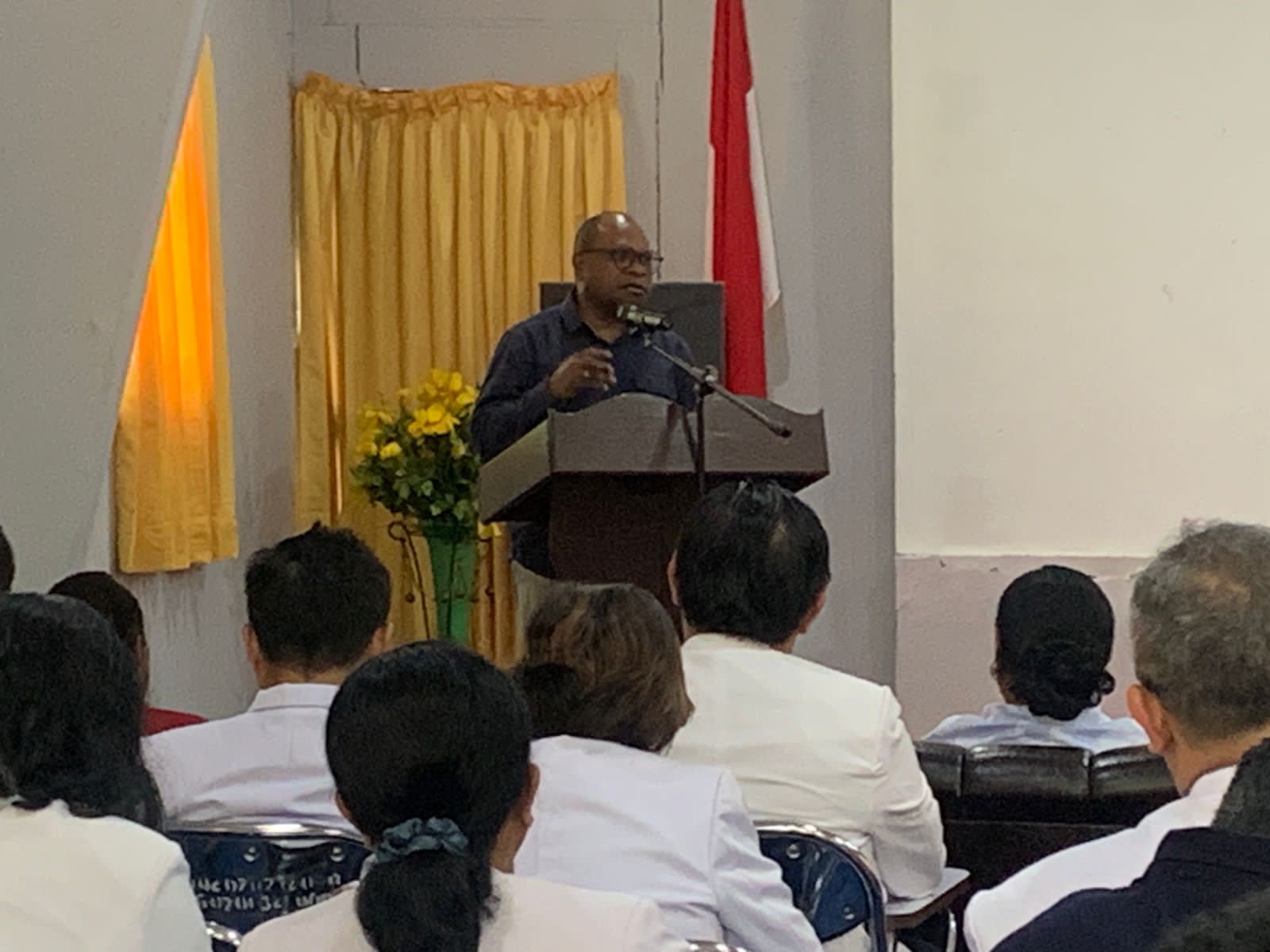 Wali Kota Sorong Tegaskan Prioritas Pendidikan Gratis di Papua: Makan Gratis Tidak Usah, SDM Unggul Harus Didahulukan Wali Kota Sorong Tegaskan Prioritas Pendidikan Gratis di Papua: Makan Gratis Tidak Usah, SDM Unggul Harus Didahulukan