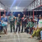 Ciptakan Kamtibmas, Babinsa Koramil Sebulu Ajak Warganya Patroli Siskamling Ciptakan Kamtibmas, Babinsa Koramil Sebulu Ajak Warganya Patroli Siskamling