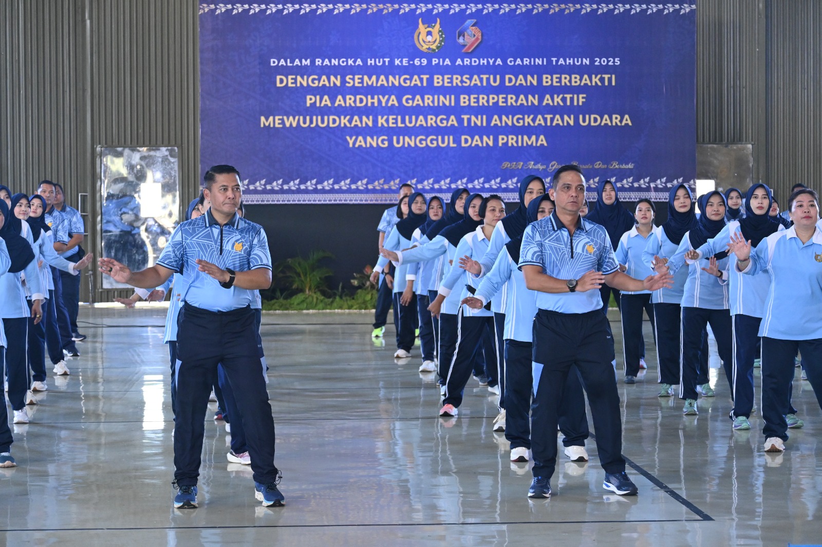 Danlanud Sultan Hasanuddin Hadiri Olahraga Bersama Dalam Rangka HUT Ke-69 PIA Ardhya Garini