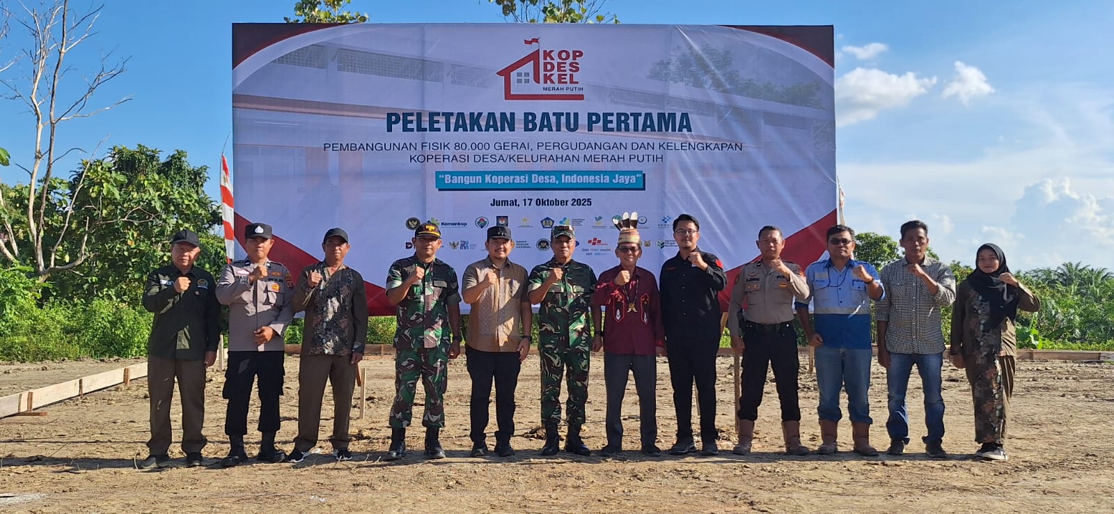 Komandan Korem 091/ASN Hadiri Groundbreaking Koperasi Merah Putih Secara Virtual Di Desa Tabang
