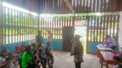 Satgas TMMD Ke-126 Bersama Puskesmas Sausapor Gelar Posyandu Anak di Kampung Bondek