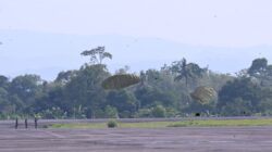 Lanud Sultan Hasanuddin Dukung Latihan Penerjunan Dasar Para Kostrad