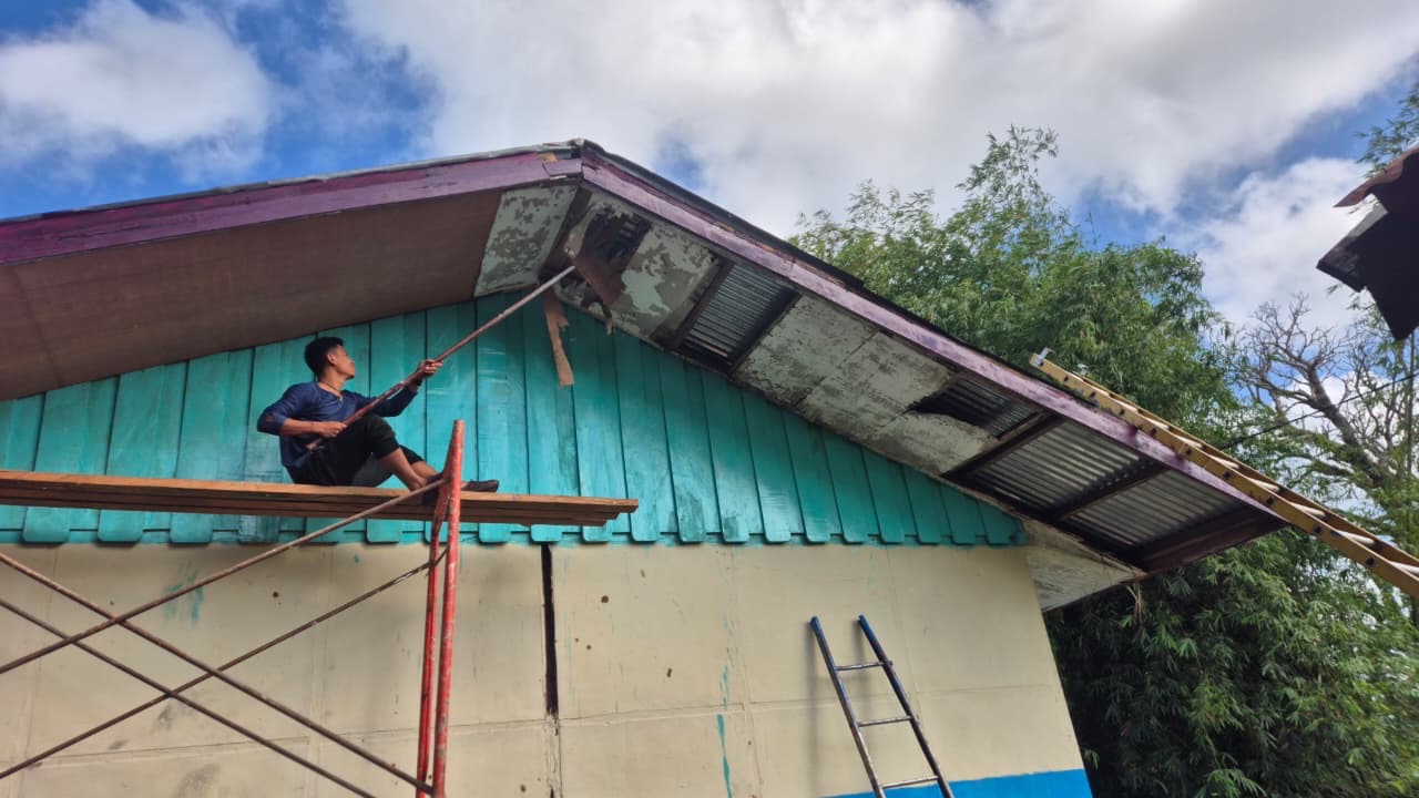 Satgas Yonif 312/KH Renovasi Tiga Ruang Kelas SD YPK Sota, Bukti Kepedulian TNI terhadap Pendidikan di Perbatasan Satgas Yonif 312/KH Renovasi Tiga Ruang Kelas SD YPK Sota, Bukti Kepedulian TNI terhadap Pendidikan di Perbatasan