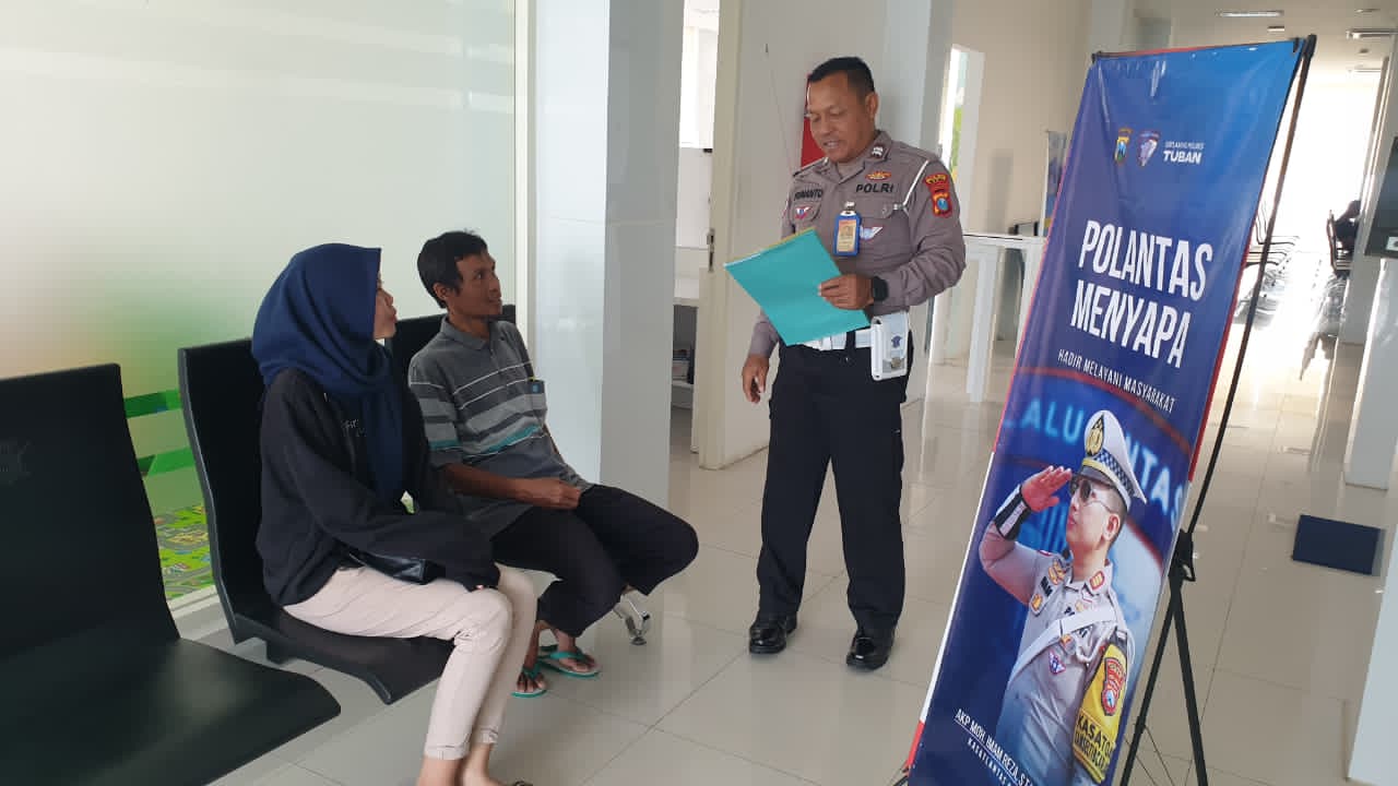 Polisi Peduli, Warga Teredukasi: POLANTAS MENYAPA Bikin Nyata Polisi Peduli, Warga Teredukasi: POLANTAS MENYAPA Bikin Nyata
