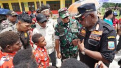Dandim 1710/Mimika Dampingi Bupati dan Wakil Bupati Mimika Saat Melaksanakan Kunjungan Kerja di Distrik Mimika Barat Jauh