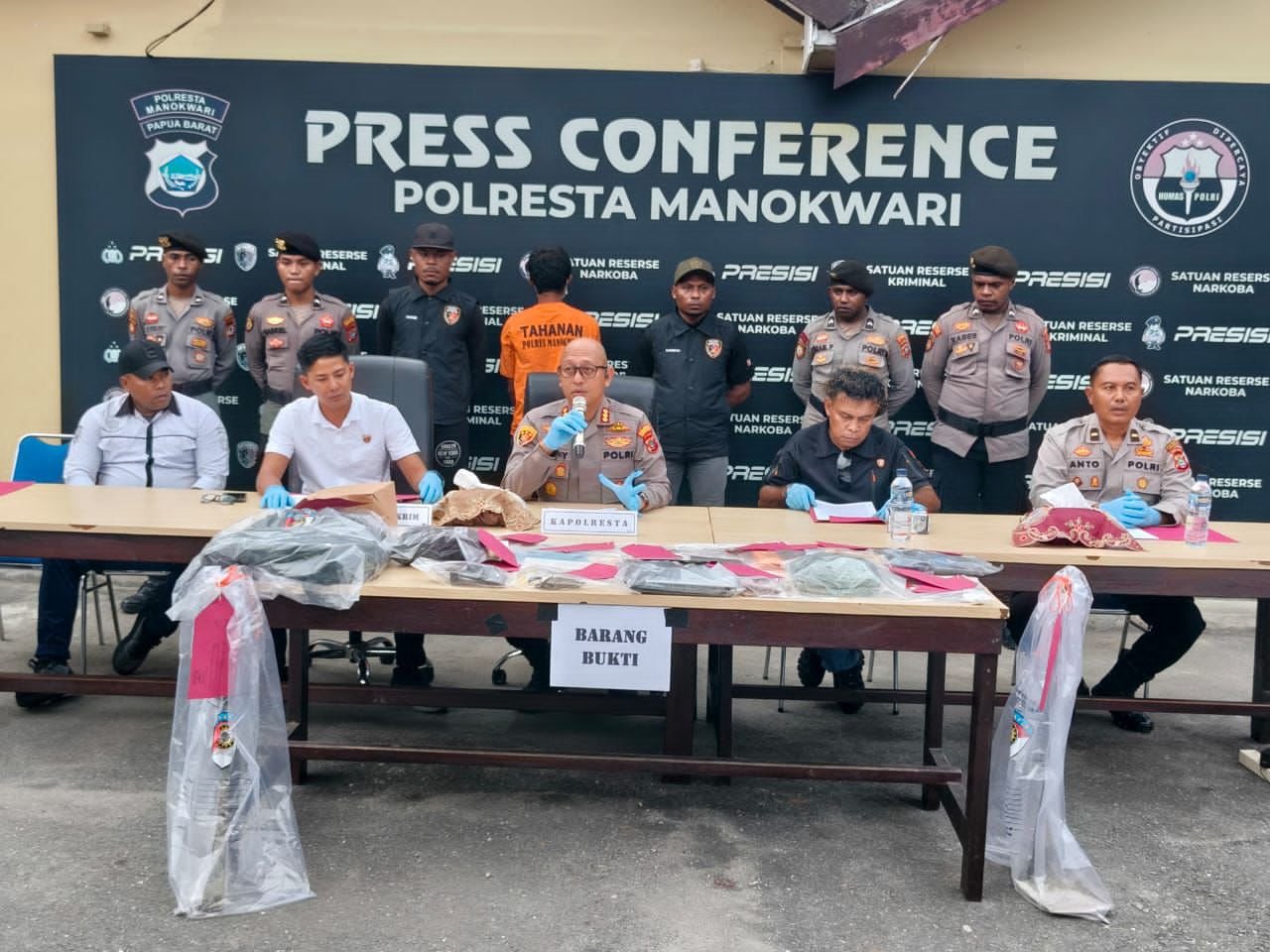 Terungkap! Istri Pegawai Pajak Tewas di Kontainer, Polisi Bongkar Kasus Pembunuhan Sadis di Manokwari Pelaku Nekat Karena Judi Online