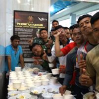 Danyonif 2 Marinir Bangun Soliditas Satuan Lewat Momen Makan Bersama Prajurit