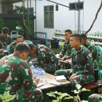 Danyonif 2 Marinir Tekankan Profesionalisme Perwira dalam Morning Briefing di Taman Toga