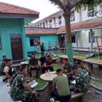 Jaga Komunikasi dan Selaraskan Pemikiran, Letkol Mar Helilintar Laksanakan Afternoon Briefing Bersama Seluruh Perwira Yonif 2 Marinir