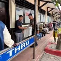 Polantas Menenangkan Warga yang Bingung Soal STNK