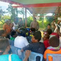 Yakinkan Berjalan Dengan Lancar, Babinsa Koramil Kuala Kencana Laksanakan Pendampingan Penyaluran BLTS Kesra TA 2025