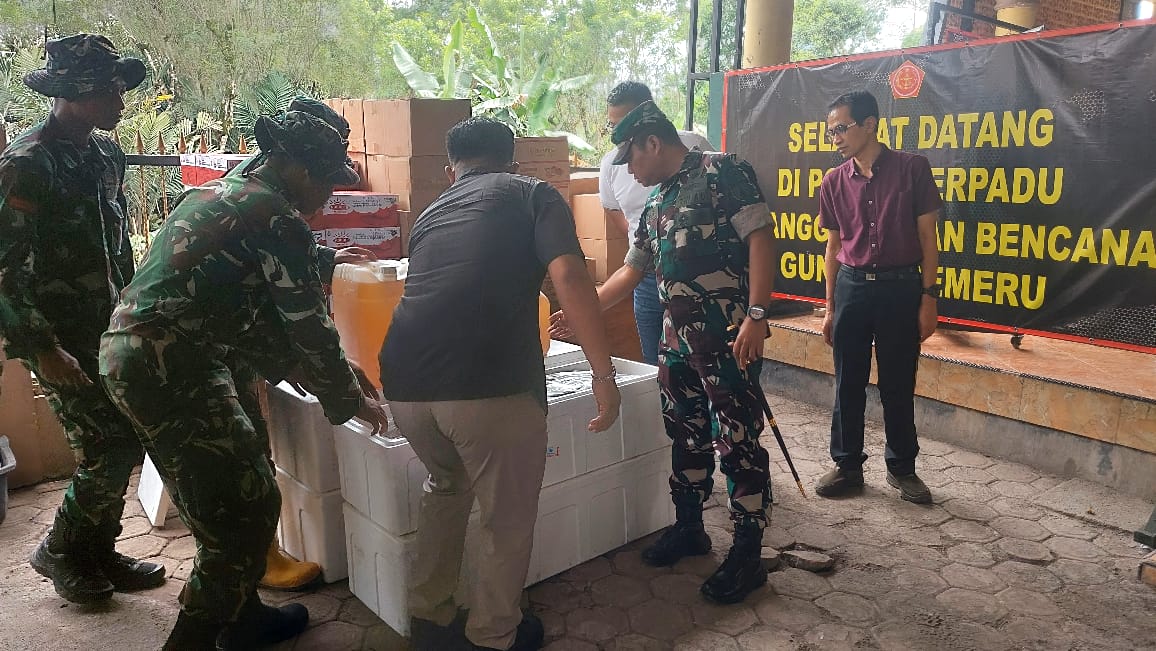 Danrem 083/BDJ Terima Bantuan Logistik dari PT AMS untuk Pengungsi Erupsi Semeru